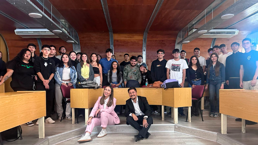 Egresadas de Contador Público y Auditor de la FAE Usach realizan charla sobre cómo prevenir los delitos económicos en las empresas